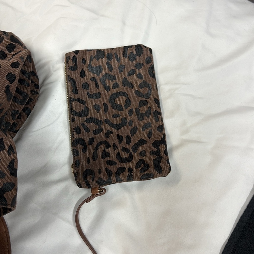 Buckle Tote Leopard - Picture 6 of 7